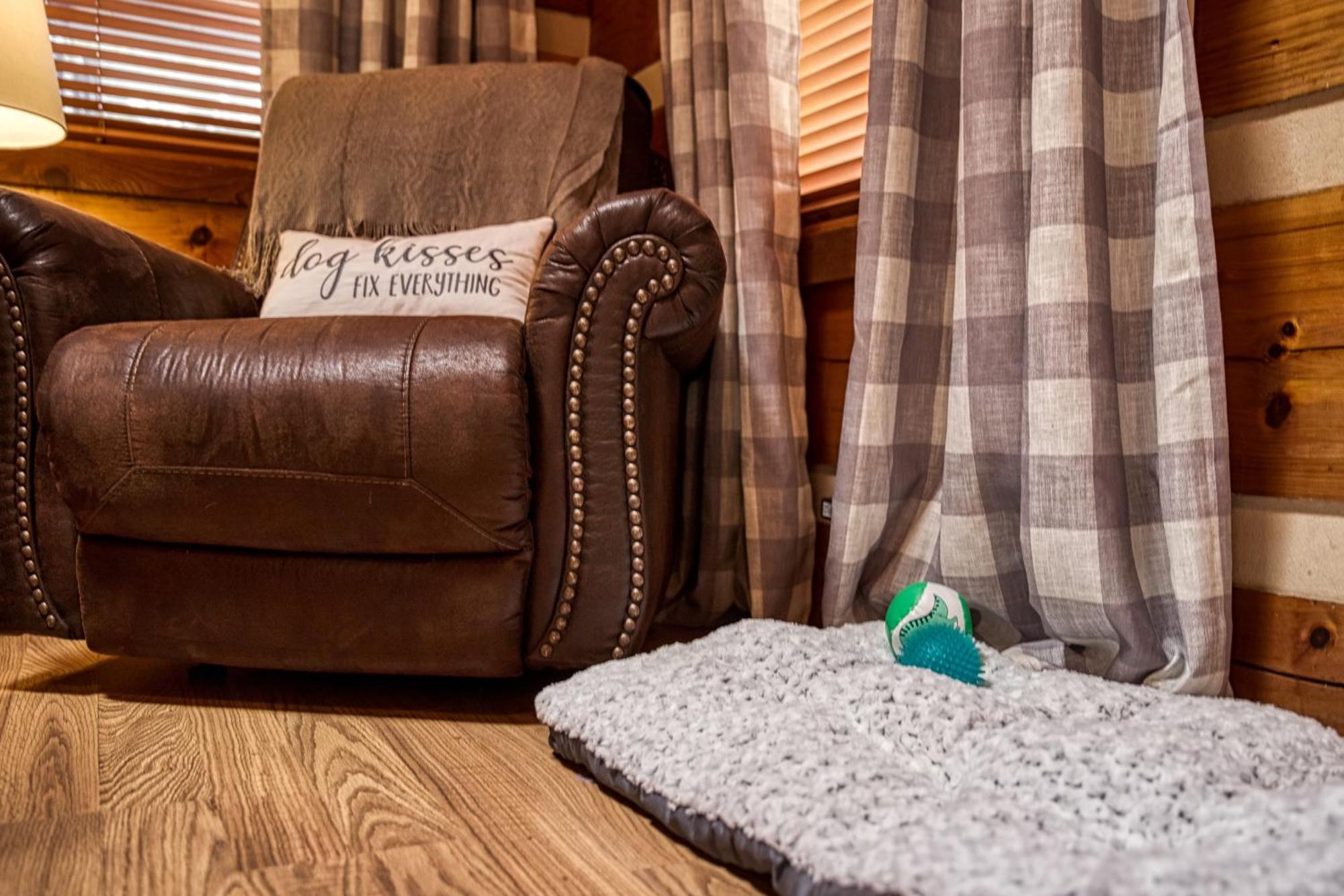 Fantastic Pet Friendly Cabin, Hot Tub, Fire Pit Sevierville Exterior foto